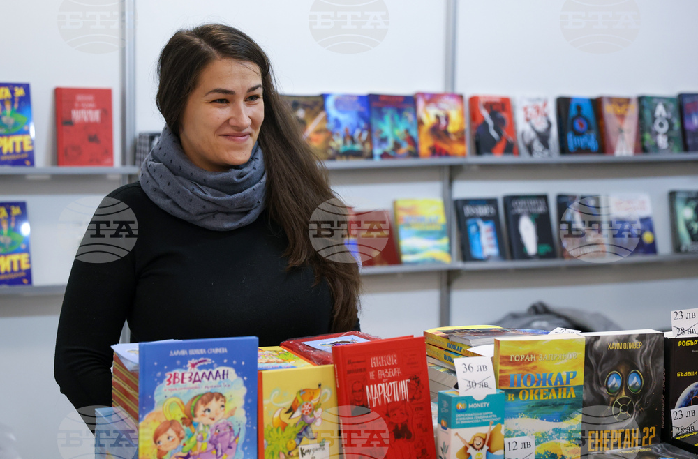 Международен панаир на книгата - щанда на „Vision Books" - Дарина Шопова-Станчева - Петя Евлогиева - книга „Звездалан и приключението с вулкана Там“