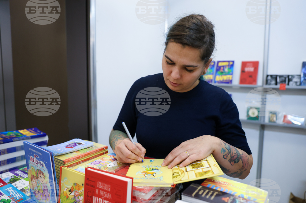 Международен панаир на книгата - щанда на „Vision Books" - Дарина Шопова-Станчева - Петя Евлогиева - книга „Звездалан и приключението с вулкана Там“
