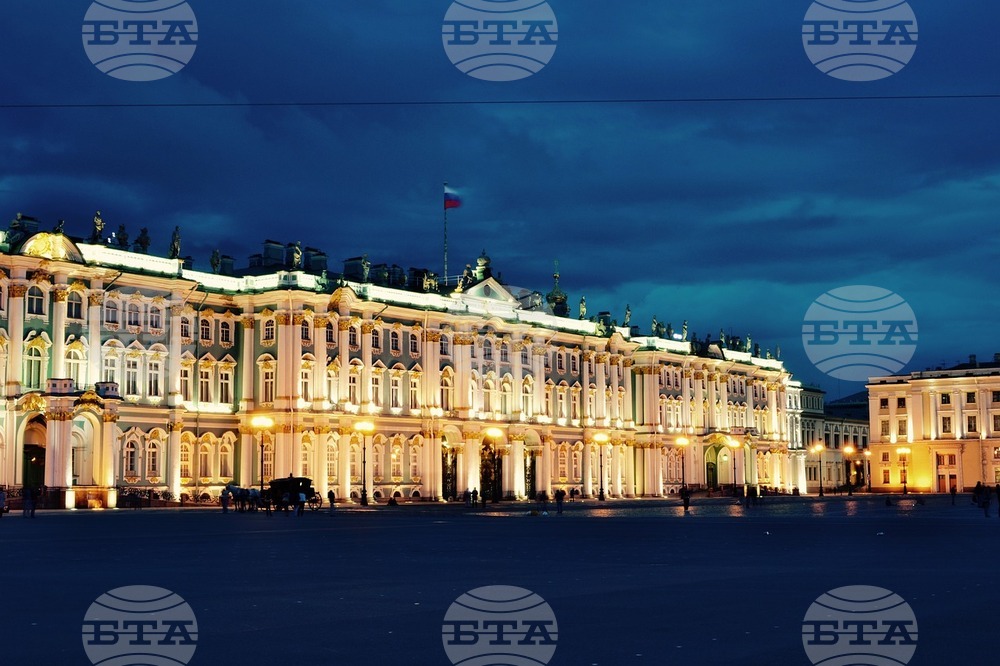 Ермитажът реставрира кафтана на Петър Първи с пари от продажбата на стикери