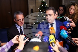 Парламент - Асен Василев - Йордан Цонев - пресконференция