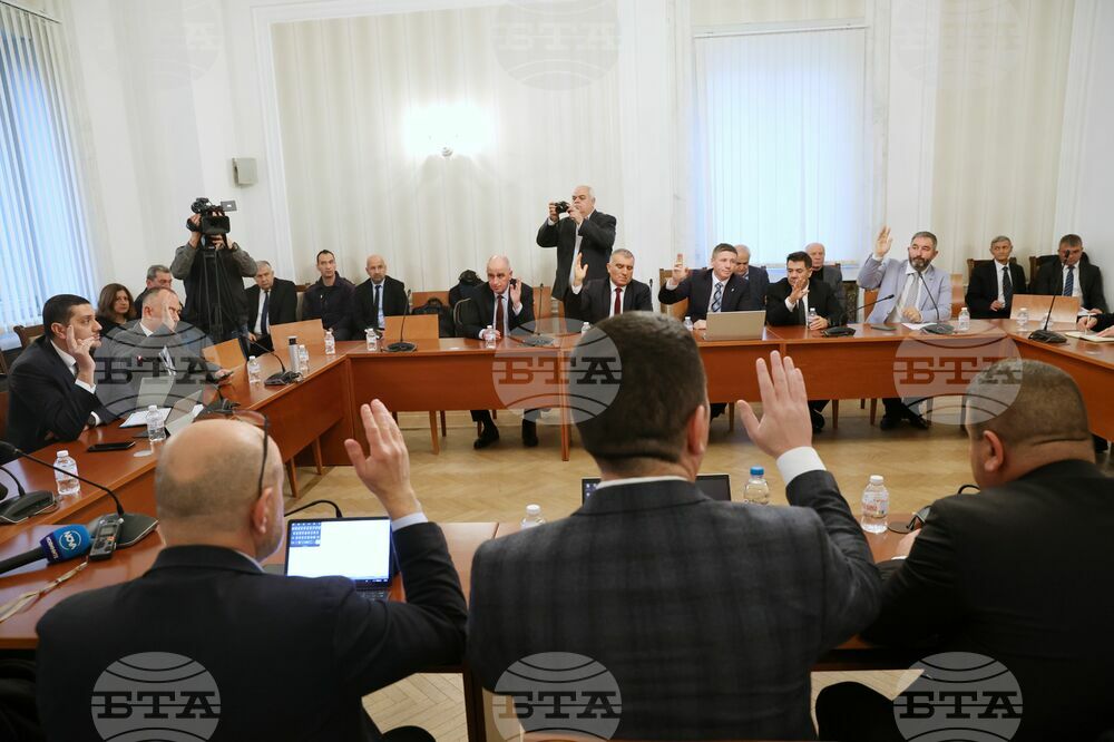 Комисията по отбрана не подкрепи ветото на президента върху предоставянето на бронирана техника на Украйна