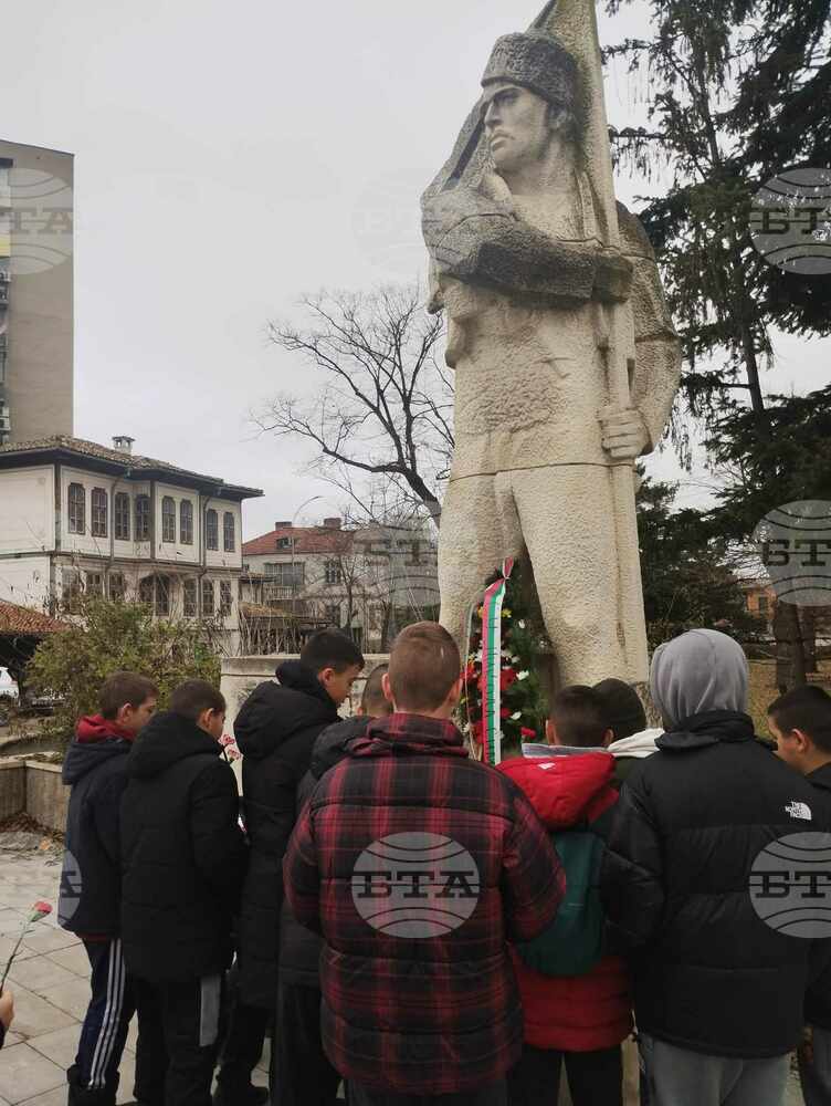 Патронен празник чества днес Спортното училище в Търговище