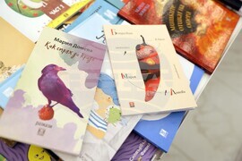 Международен панаир на книгата - щанд на „Жанет 45“ - среща с автограф с Мария Донева, поезия, „Боядисвам в бяло лятото“