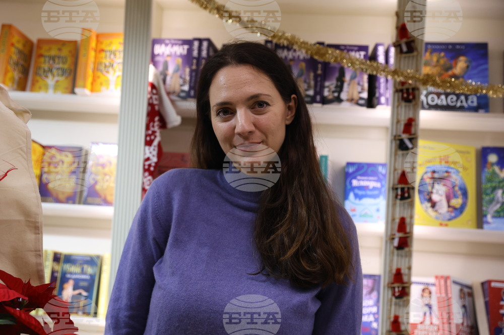 Международен панаир на книгата - щанд на „Софтпрес“ - Костадина Костова - книга - „Трето царство“