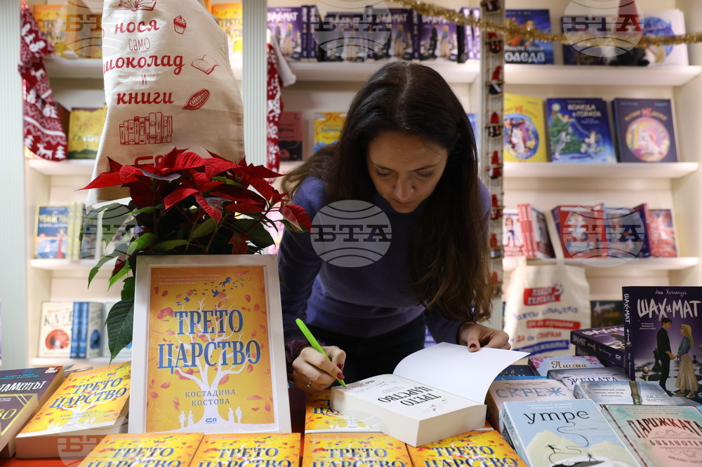 Международен панаир на книгата - щанд на „Софтпрес“ - Костадина Костова - книга - „Трето царство“