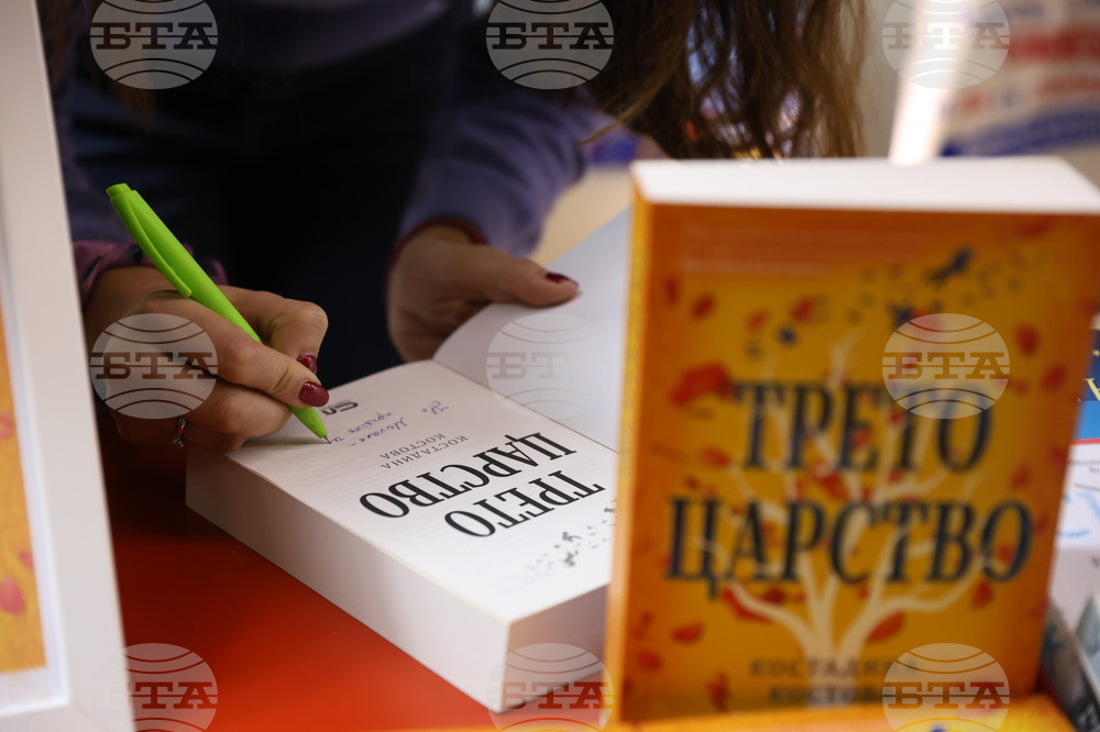 Международен панаир на книгата - щанд на „Софтпрес“ - Костадина Костова - книга - „Трето царство“