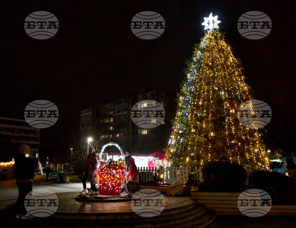 Разград - празнични светлини - коледна елха