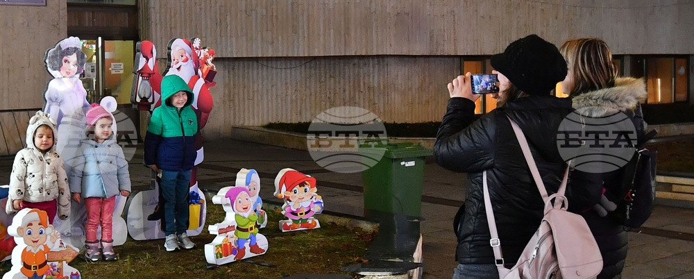 Разград - празнични светлини - коледна елха