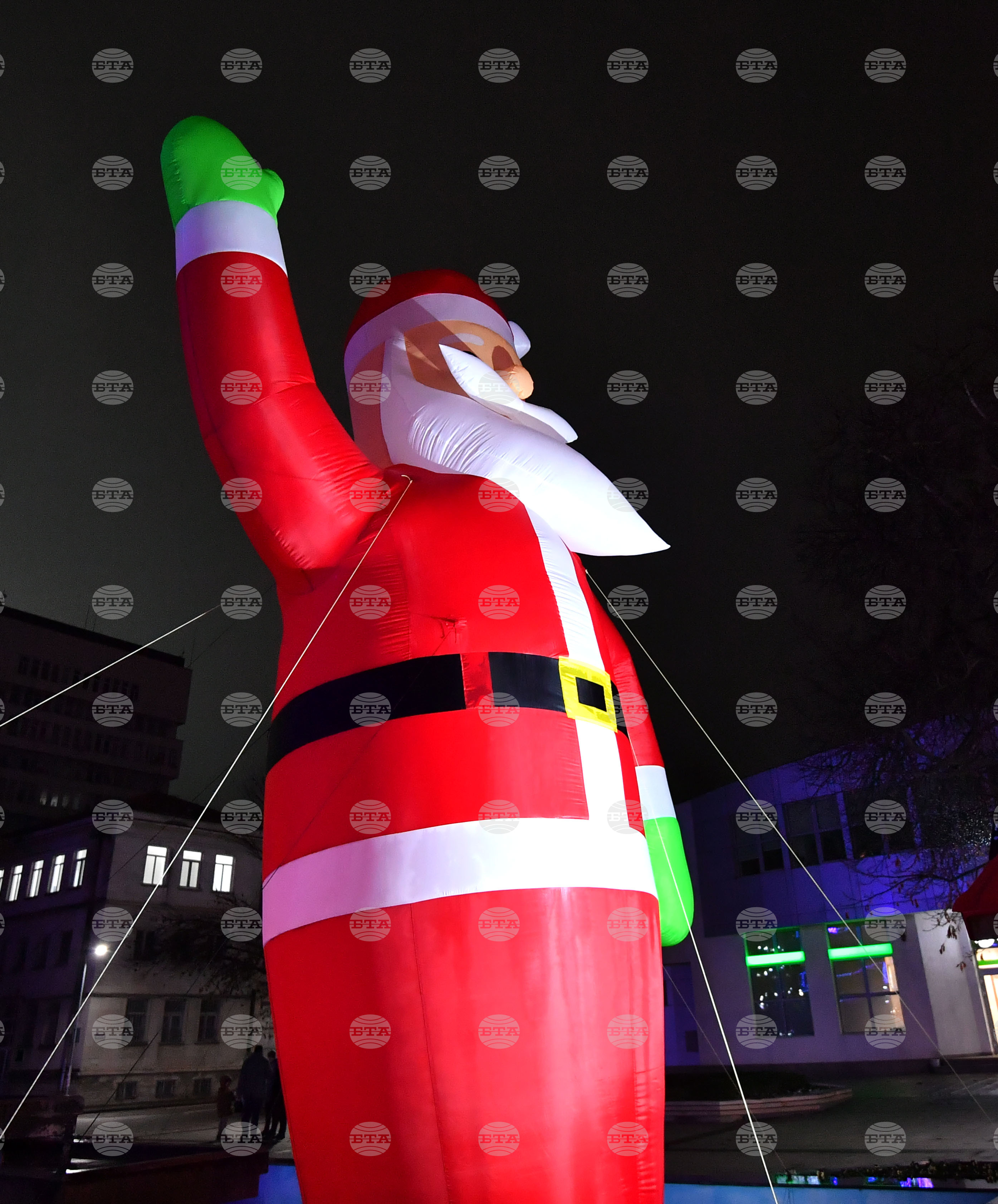 Разград - празнични светлини - коледна елха