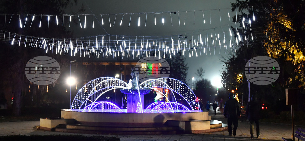 Разград - празнични светлини - коледна елха