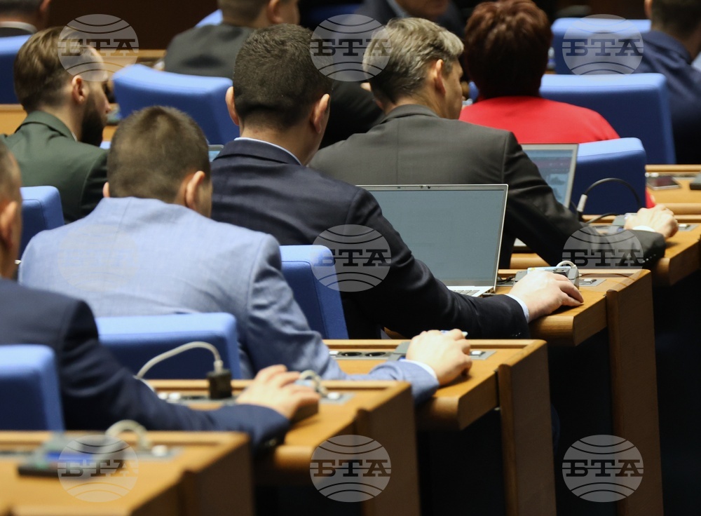 Парламентът ще обсъди днес законови промени, свързани с отпадане на дерогацията, в понеделник - държавния бюджет