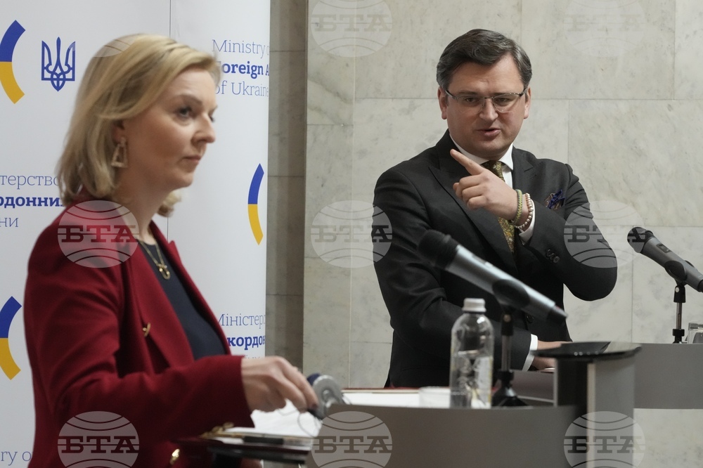 Великобритания премества извън Киев посолството си в Украйна и приканва британците да напуснат страната