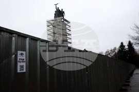 Паметник на Съветската армия - ограда