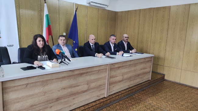 МВР: Нелегална фабрика и две депа за цигари са разбити при спецоперация на ГДБОП, проведена под надзора на прокуратурата