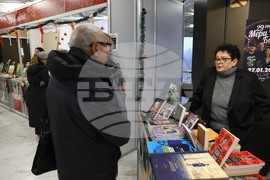 Международен панаир на книгата - щанд на „Знаци“ - Людмила Андровска - книга "Катерина Медичи от Горно Усойно"