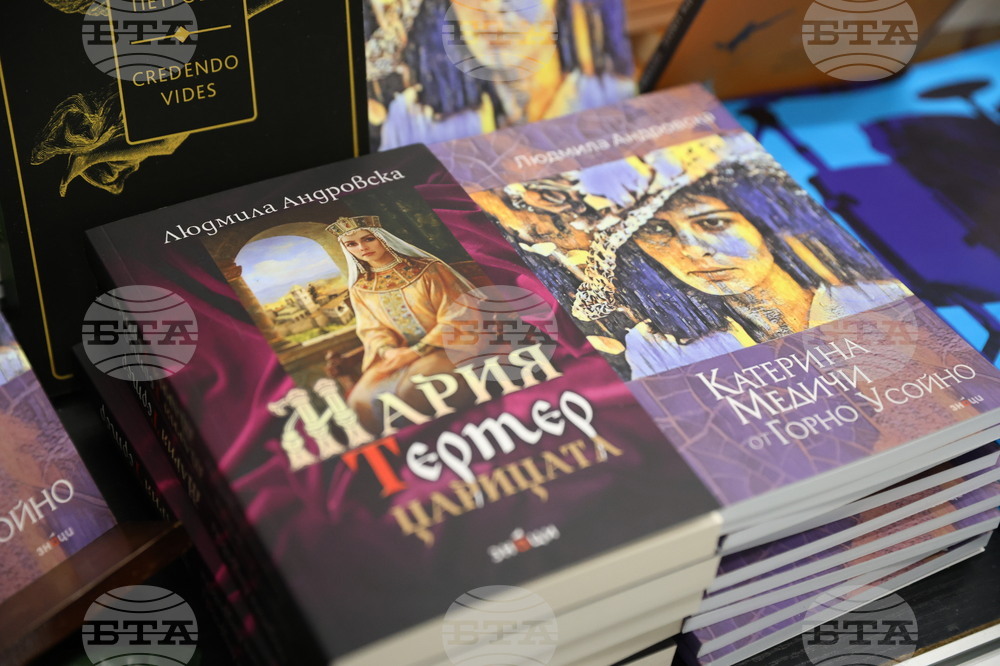 Международен панаир на книгата - щанд на „Знаци“ - Людмила Андровска - книга "Катерина Медичи от Горно Усойно"