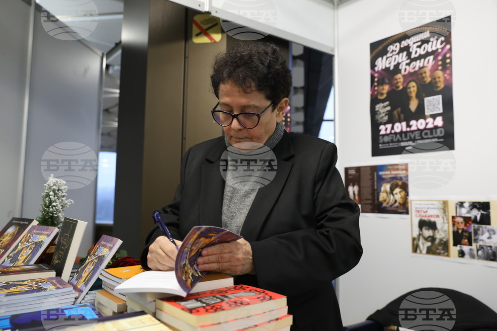 Международен панаир на книгата - щанд на „Знаци“ - Людмила Андровска - книга "Катерина Медичи от Горно Усойно"