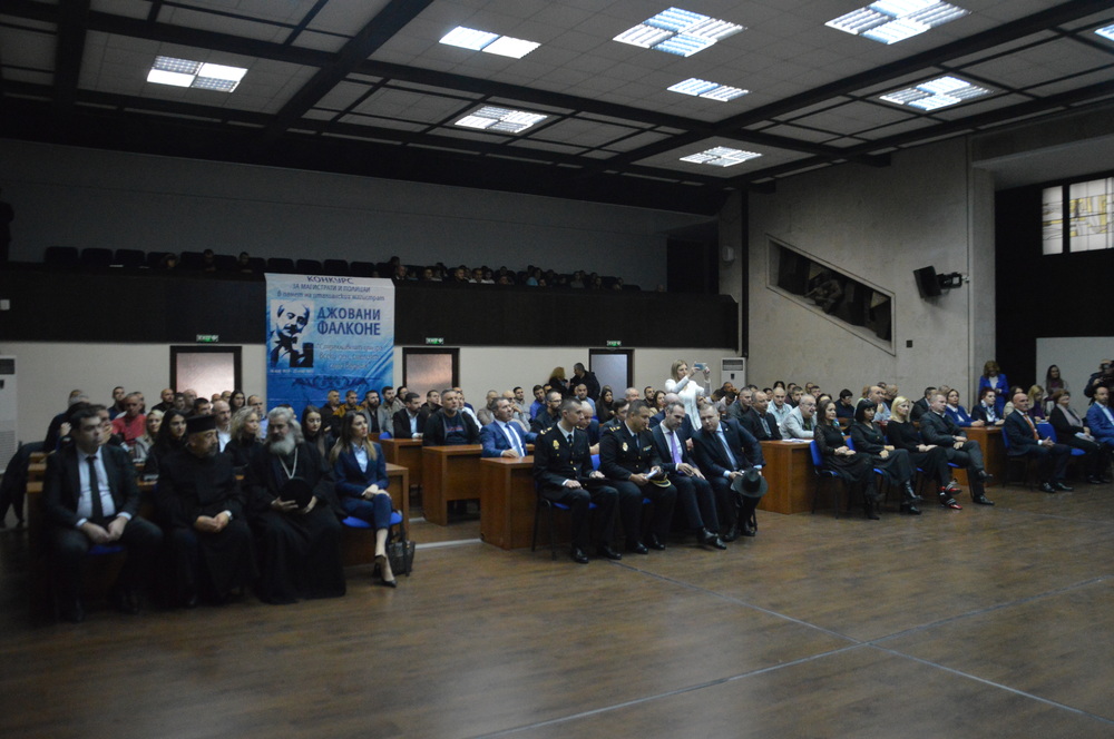 Община Благоевград: Връчиха наградите в конкурса за магистрати и полицаи „Страхливият умира всеки ден, смелият – само веднъж“ в памет на Джовани Фалконе