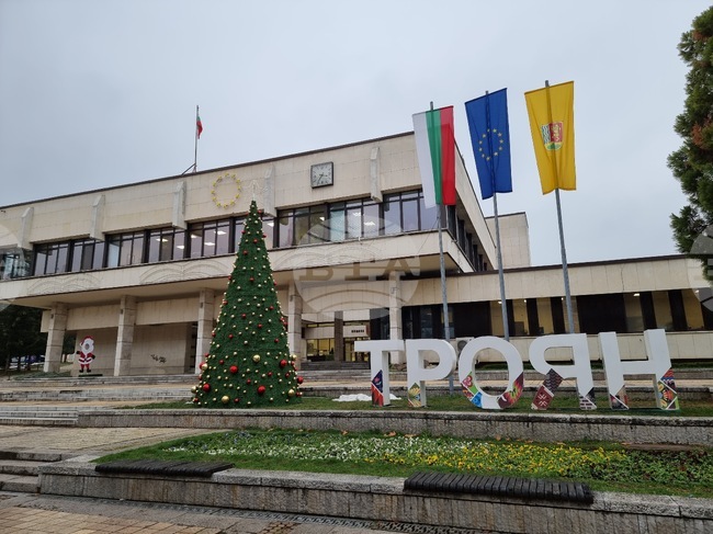 Девета поредна коледна инициатива „Подари на непознат“ започва в Троян