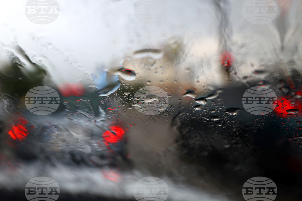 Трафик - Автомобили - дъждовно време