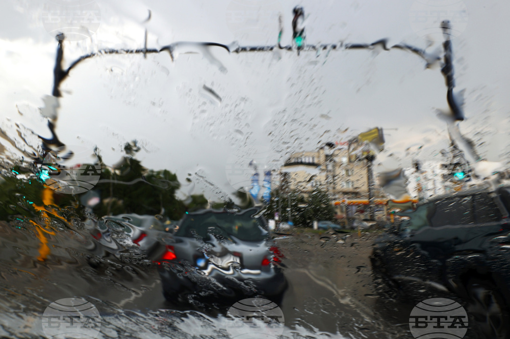 Трафик - Автомобили - дъждовно време