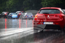Трафик - Автомобили - дъждовно време