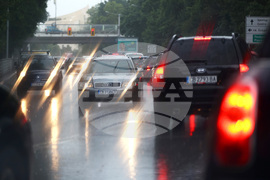 Трафик - Автомобили - дъждовно време