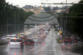 Трафик - Автомобили - дъждовно време