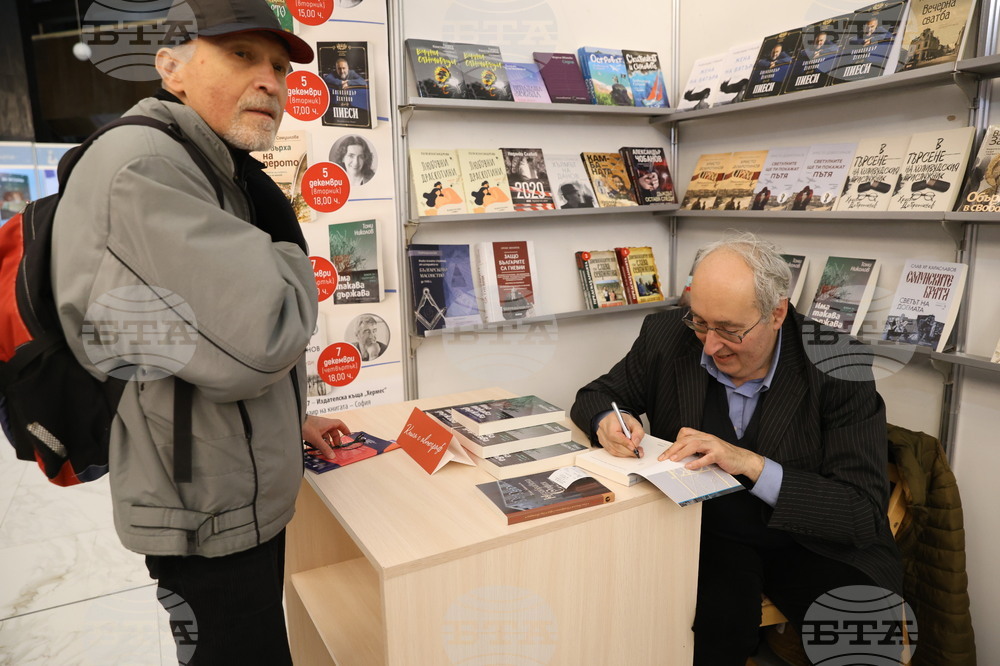 Международен панаир на книгата - щанд на „Хермес“ - среща с автограф с Тони Николов