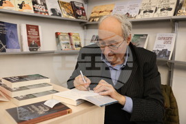 Международен панаир на книгата - щанд на „Хермес“ - среща с автограф с Тони Николов