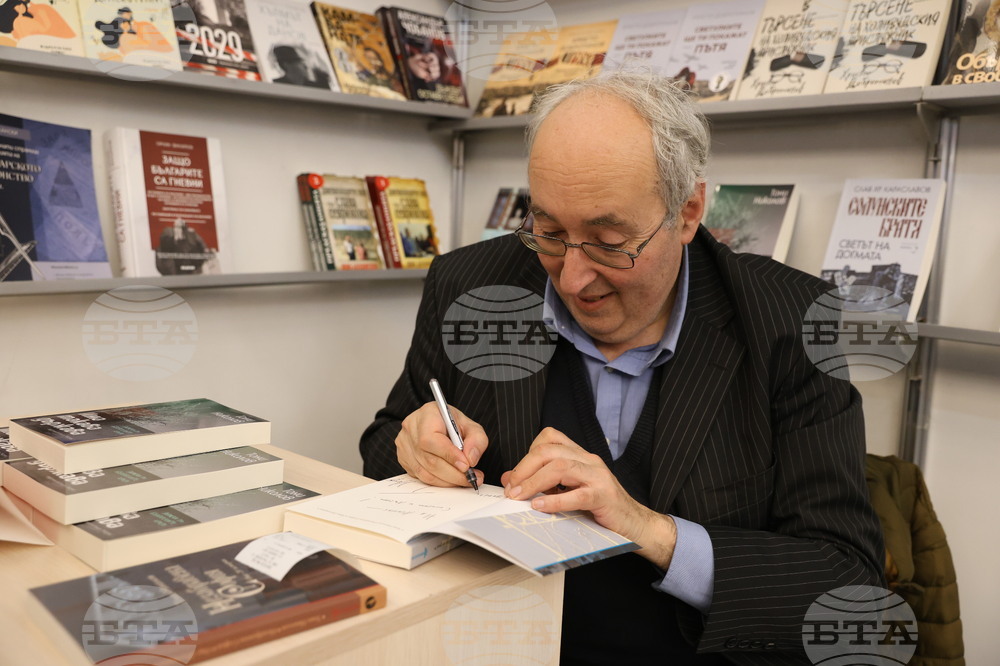 Международен панаир на книгата - щанд на „Хермес“ - среща с автограф с Тони Николов