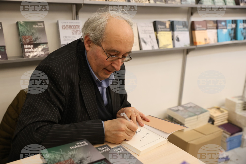 Международен панаир на книгата - щанд на „Хермес“ - среща с автограф с Тони Николов