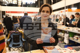 Международен панаир на книгата - щанд на издателство „Жанет 45“ - Деница Илчева - роман „Чакалнята“