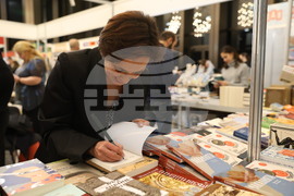 Международен панаир на книгата - щанд на издателство „Жанет 45“ - Деница Илчева - роман „Чакалнята“