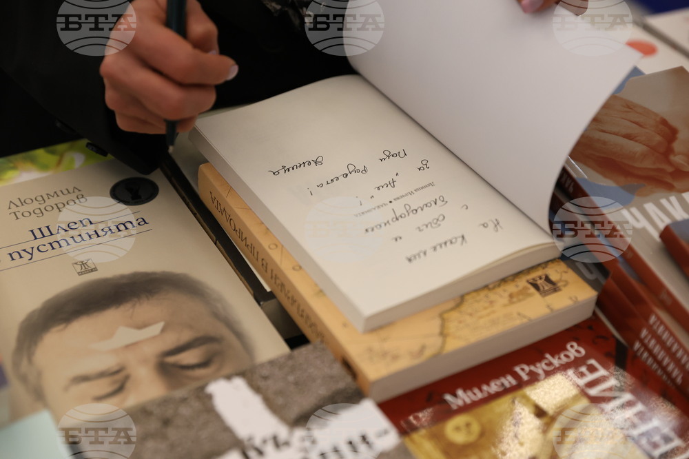 Международен панаир на книгата - щанд на издателство „Жанет 45“ - Деница Илчева - роман „Чакалнята“