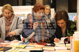 Международен панаир на книгата - щанд на издателство „Жанет 45“ - Деница Илчева - роман „Чакалнята“