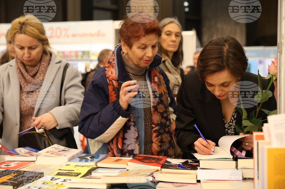 Международен панаир на книгата - щанд на издателство „Жанет 45“ - Деница Илчева - роман „Чакалнята“