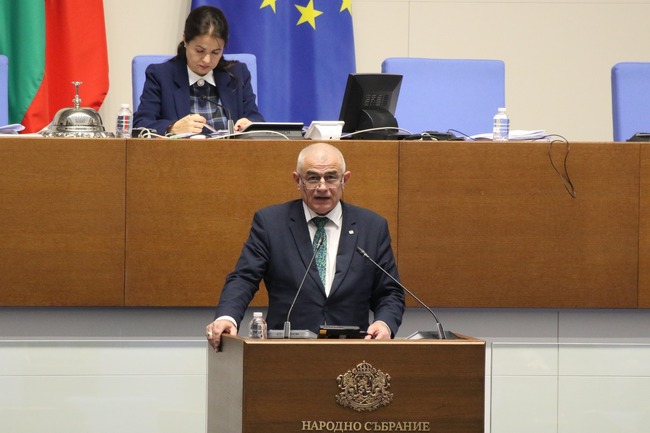 БСП поиска необлагаем минимум за бедните и освобождаване от данък за младите хора до 26 години