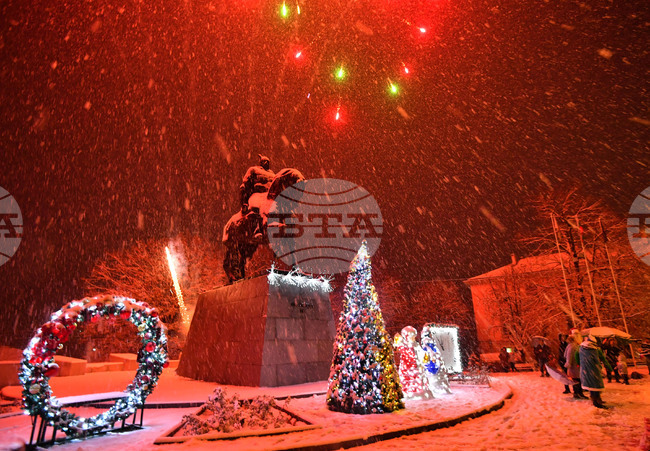  Исперих - коледно дръвче - светлини