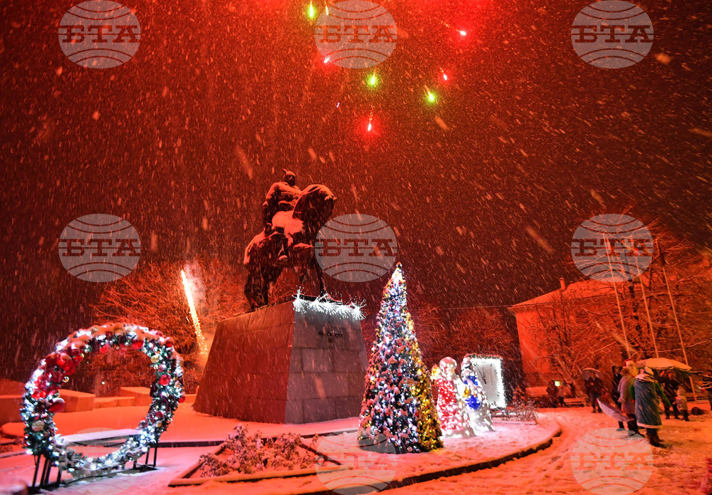 Исперих - коледно дръвче - светлини