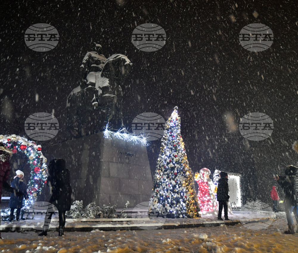 Исперих - коледно дръвче - светлини
