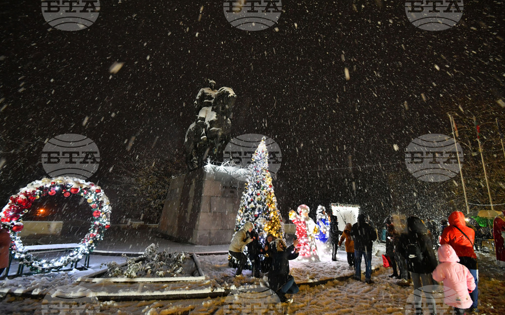 Исперих - коледно дръвче - светлини