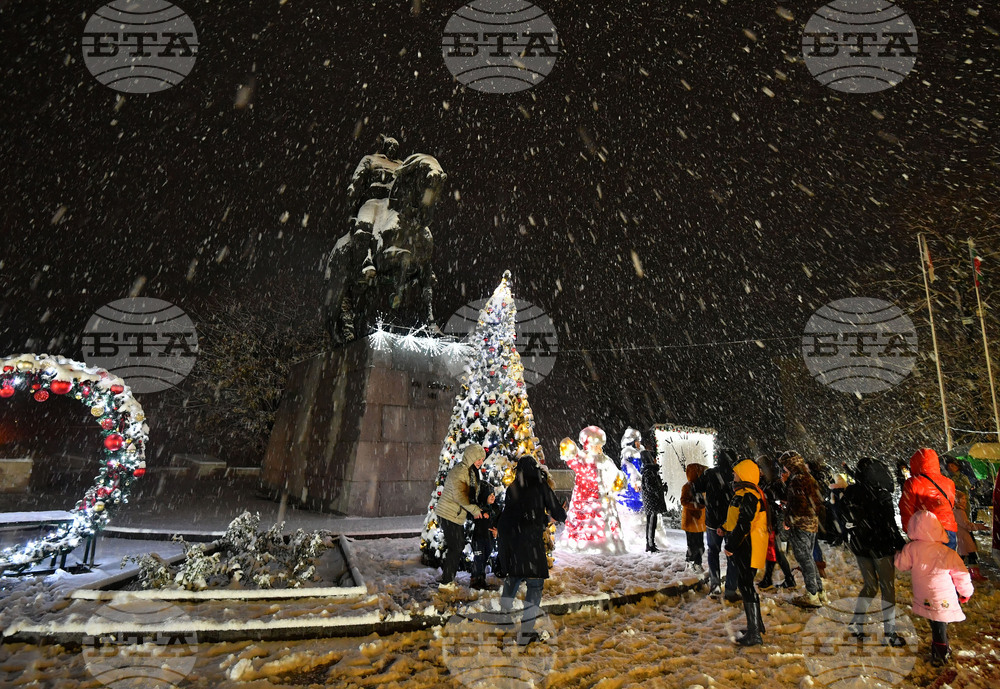 Исперих - коледно дръвче - светлини