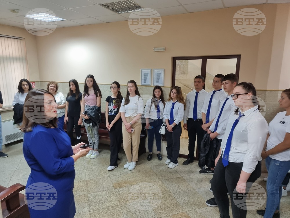 Ученици демонстрираха правни знания в Деня на отворените врати в Административния съд в Хасково