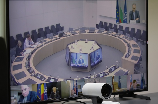 Министрите на отбраната от формата Б9 с обща позиция относно променената среда за сигурност и адаптацията на Алианса