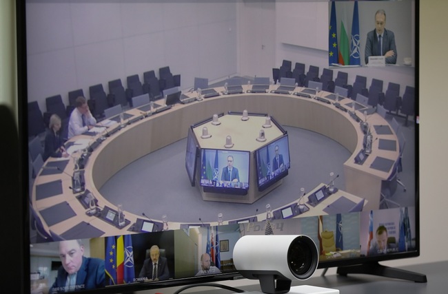 Министрите на отбраната от формата Б9 с обща позиция относно променената среда за сигурност и адаптацията на Алианса