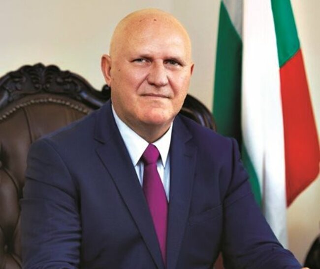 Осми декември е празник на младостта, на стремежа към знание, на просперитет и бъдеще, казва министър Галин Цоков