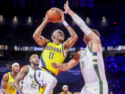 Pacers Bucks Basketball