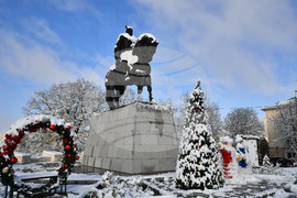 Исперих - зима - паметник