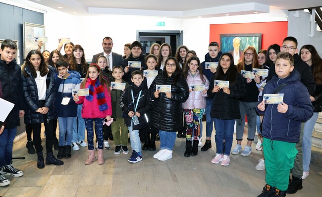 Община Ловеч: Наградени бяха победителите в конкурс за превенция на дигиталната зависимост